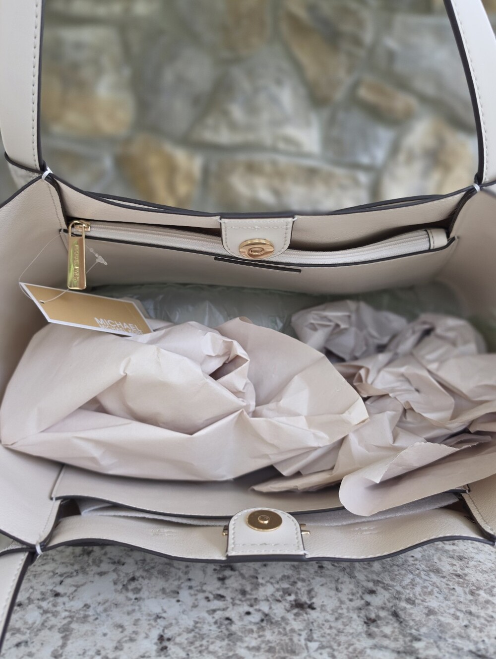 Michael Kors Reed Logo Large Belted Tote - Picture 5 of 9
